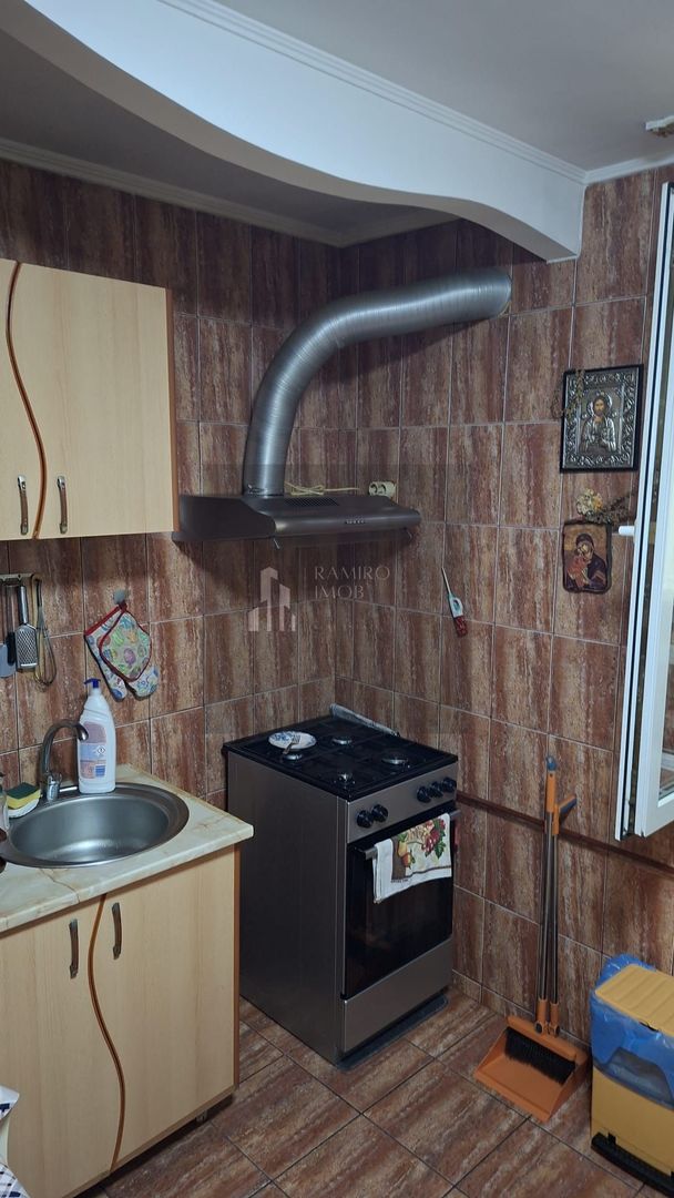 Apartament 4 camere decomandat Titan - Poză 5