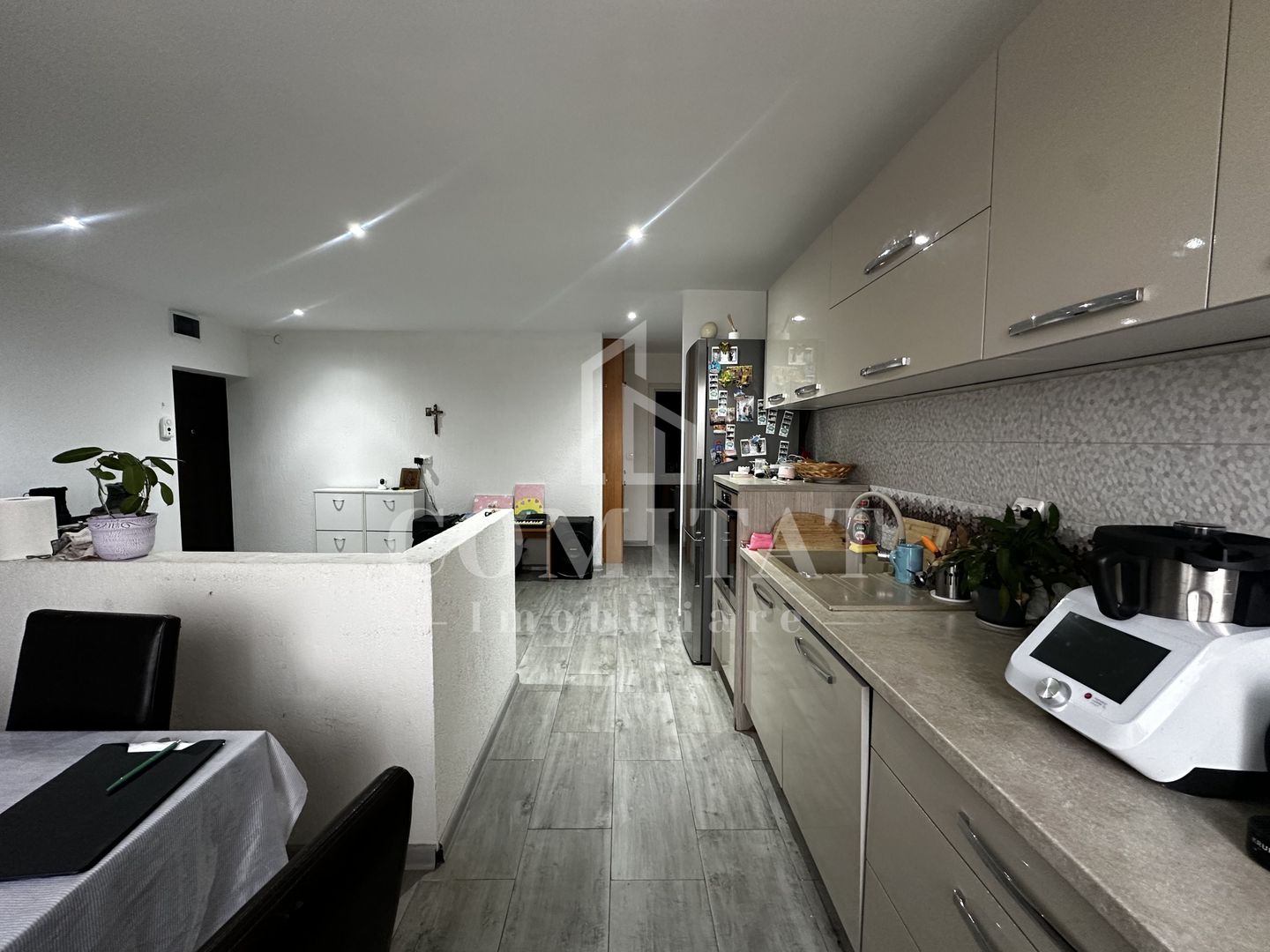 Apartament la etaj intermediar | Parcare subterană | Zona Str Cetatii - Poză 4