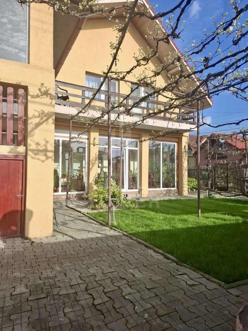 Casă de vânzare în Lazaret – ideală pentru familie sau investiție! - Poză 1