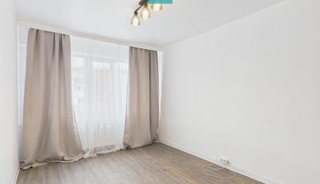 Apartament cu 4 camere în zona Ared Kaufland