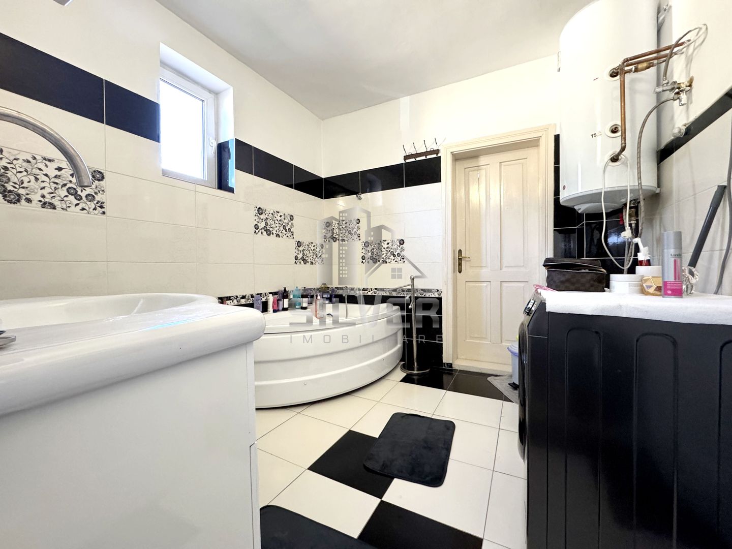Casa pe 3 niveluri cu teren de 1900 mp in Com. Baisoara. - Poză 11