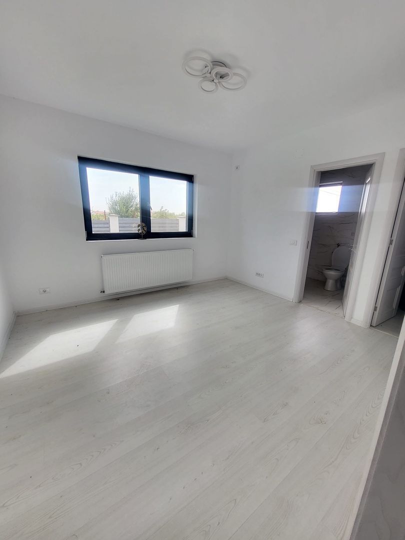 Casa Mogosoaia, constructie noua, 3 bai, zona in dezvoltare, vecini civilizati - Poză 3