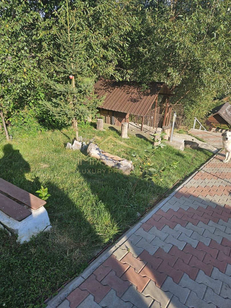 Pensiune 10 camere cu restaurant // teren 900 mp // Moieciu de Jos - Poză 8