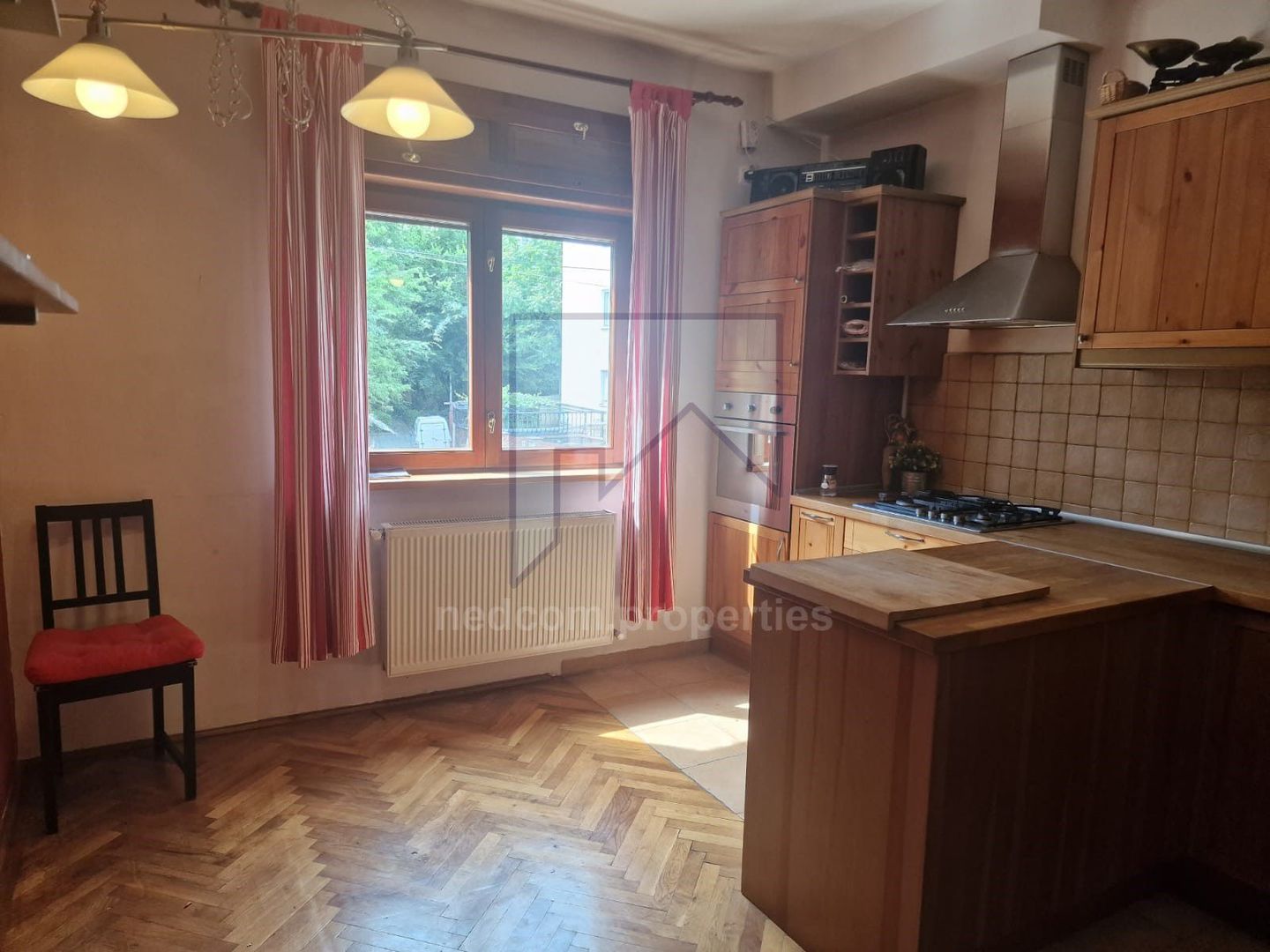 Vanzare apartament 3 camere (E1+M) in Vila (S+P+E1+M) - Teiul Doamnei - Poză 1