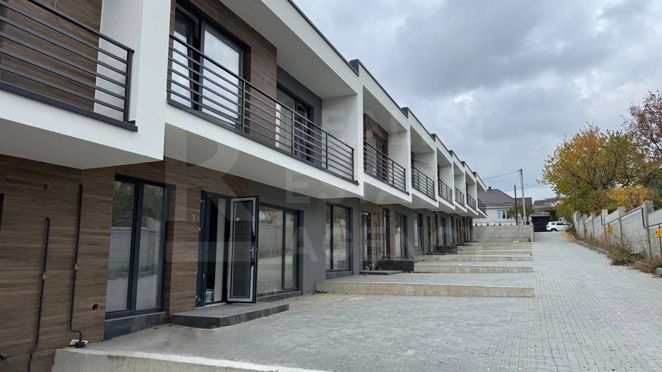 Vânzare, townhouse, 2 nivele, 3 camere, strada Prieteniei, Grătiești - Poză 1
