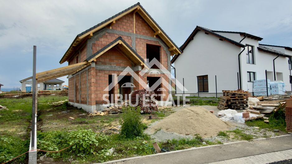 Casa noua oportunitate investitie sau locuinta - se vinde la ROSU - Poză 1