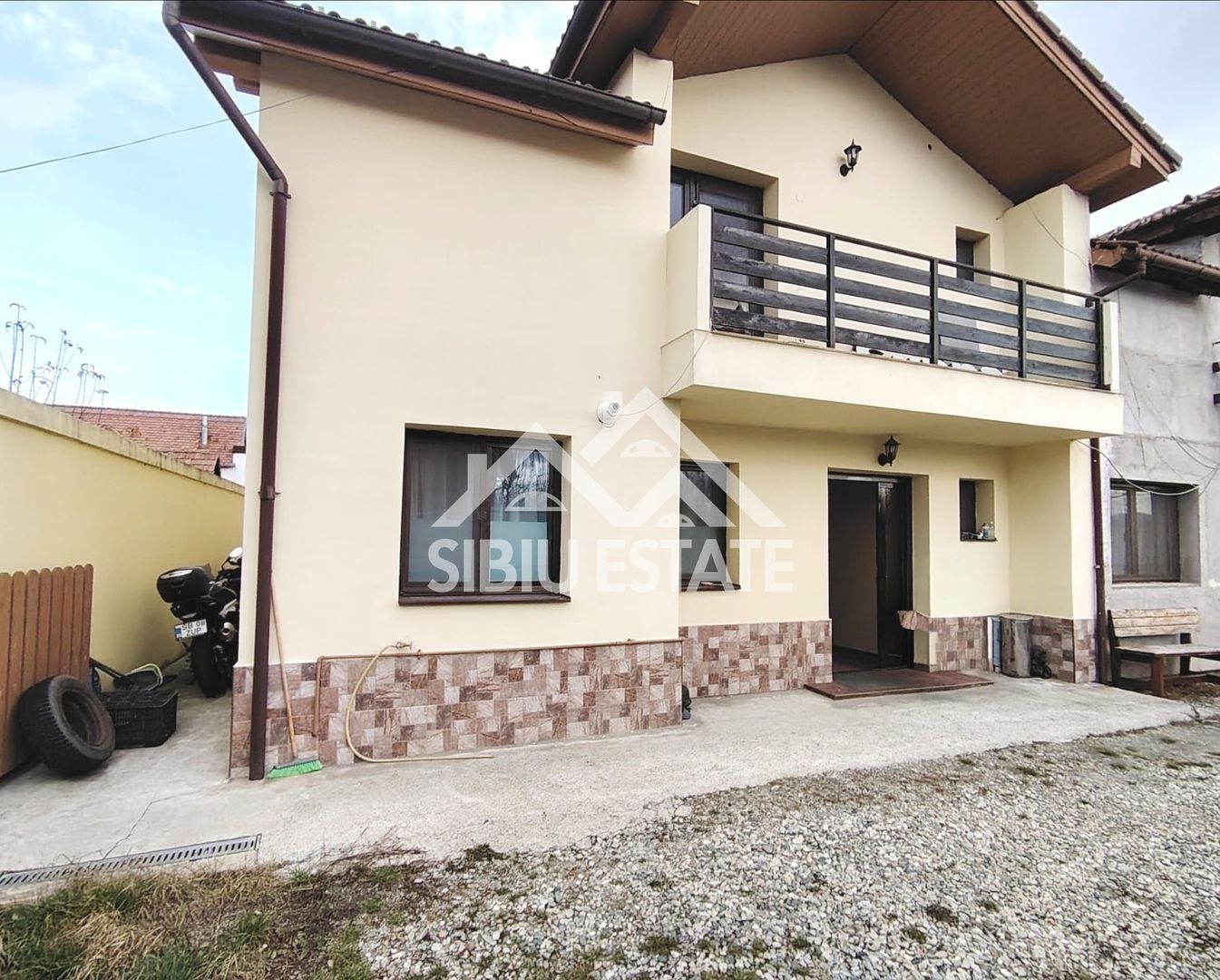 Casa de inchiriat Sibiu, 4 camere 2 bai - Poză 13