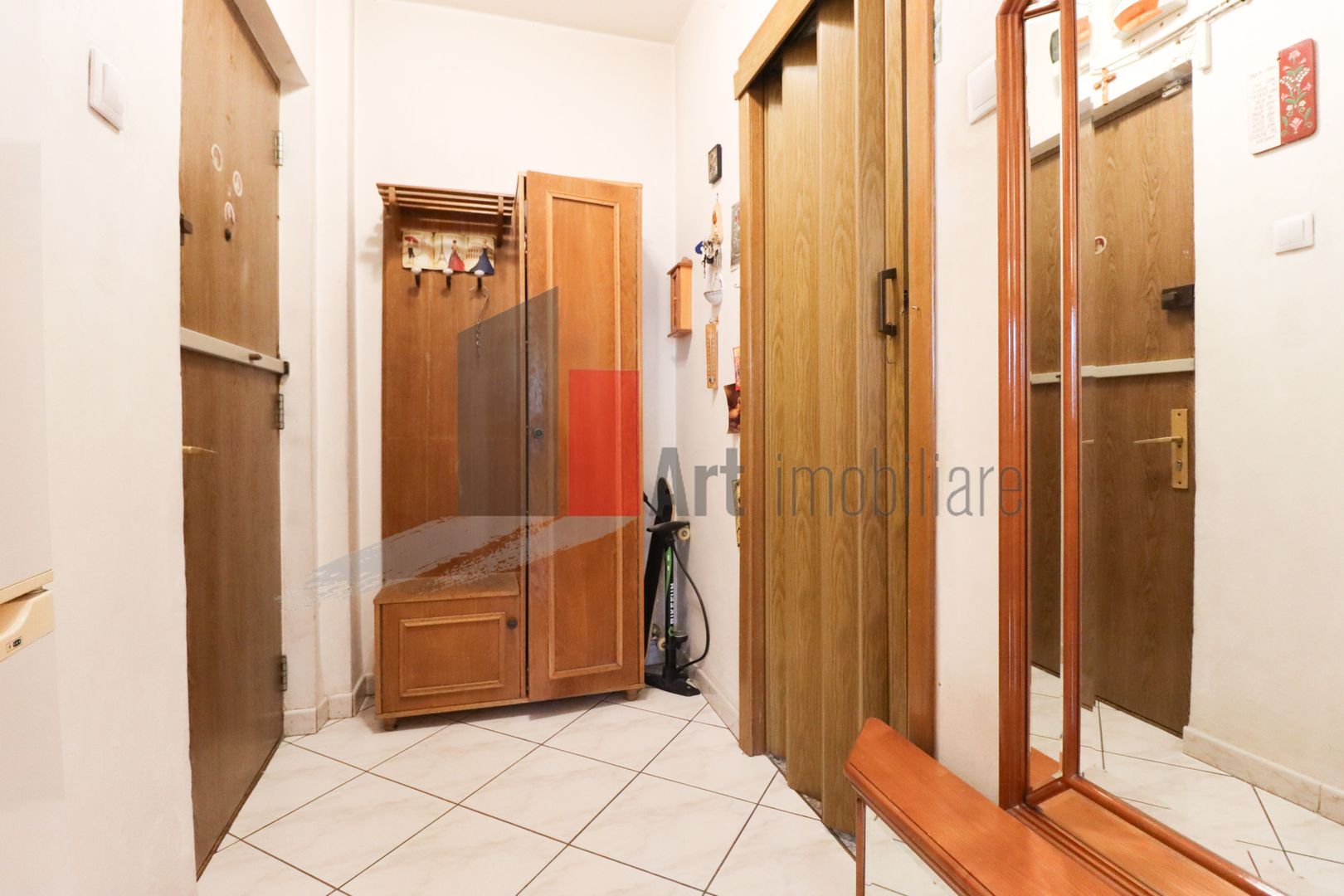 Apartamentul "SUPERMETO", BLOC STRADAL, REABILITAT - Poză 14