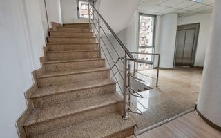 Cladire de birouri Vitan pretabilă pentru diverse afaceri. - Poză 5