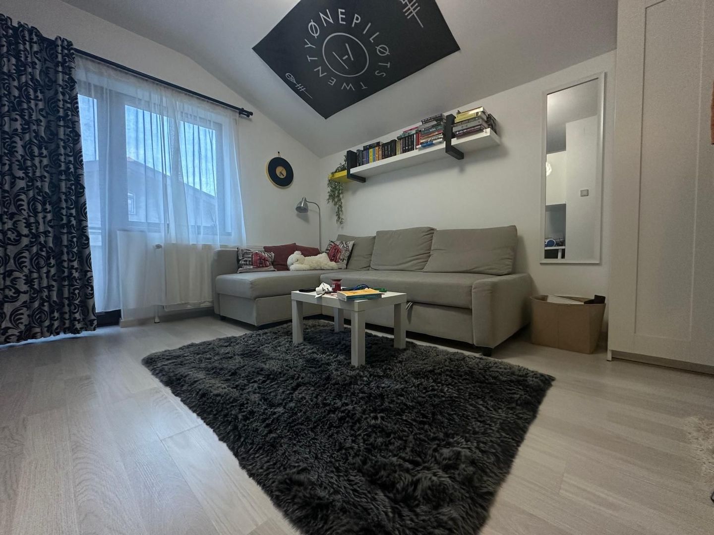 Casă individuală P+1E, construită în 2013–zonă liniștită, exclusiv de case - Poză 1