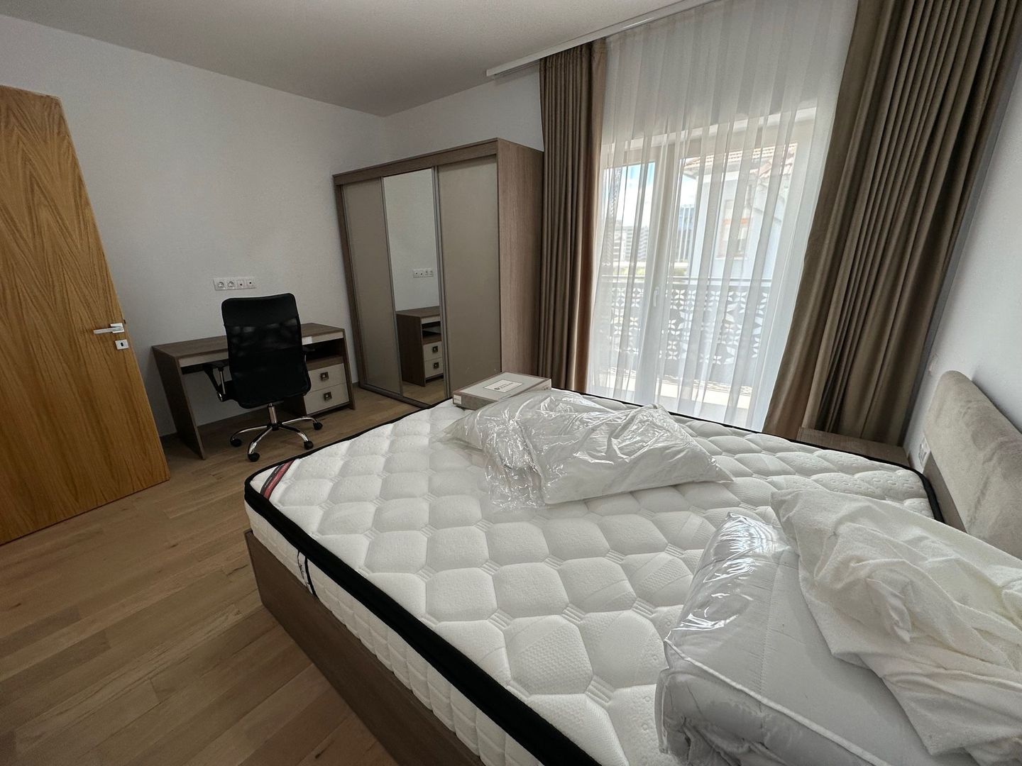 Apartament bloc nou 3 camere - parcare subterana - Poză 5