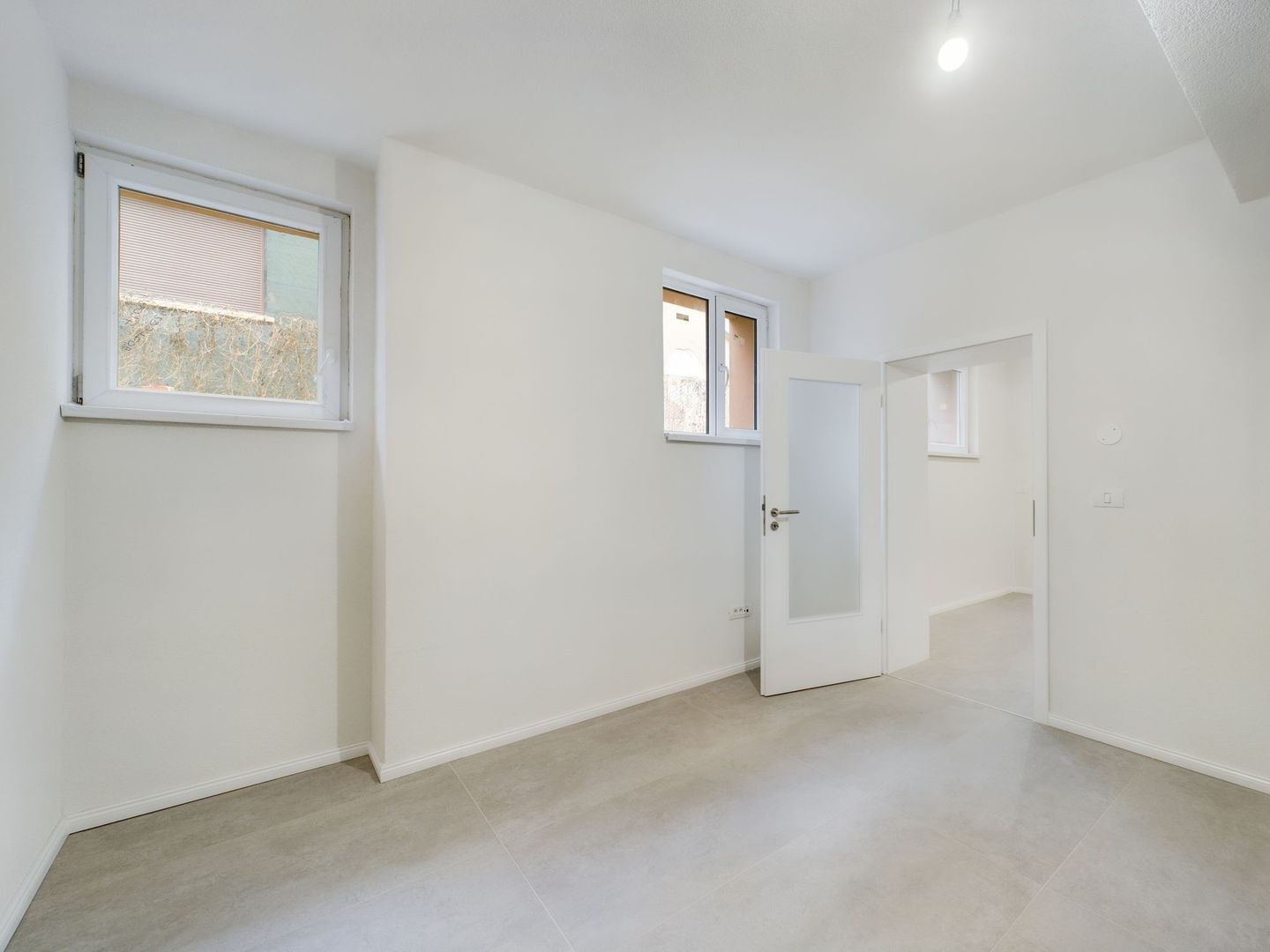 Apartament central 4 camere, foarte generos - Poză 3