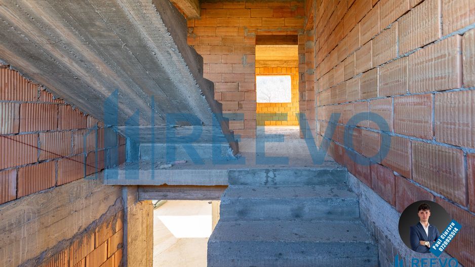 Pensiune/Vilă la roșu P+E+M în Sărata - Poză 14