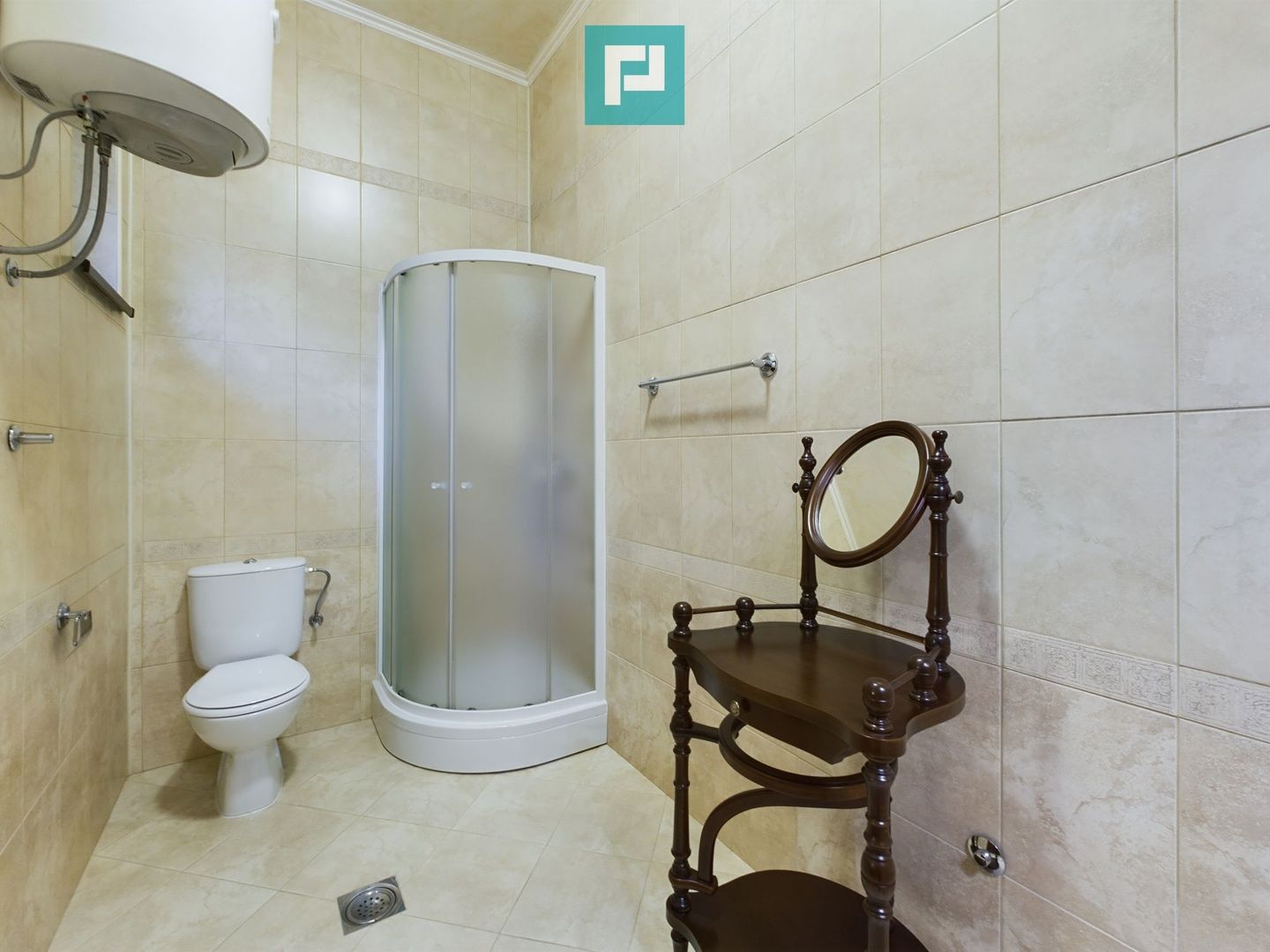 Vilă luxoasă cu o casă de oaspeți în Serbia - Poză 18