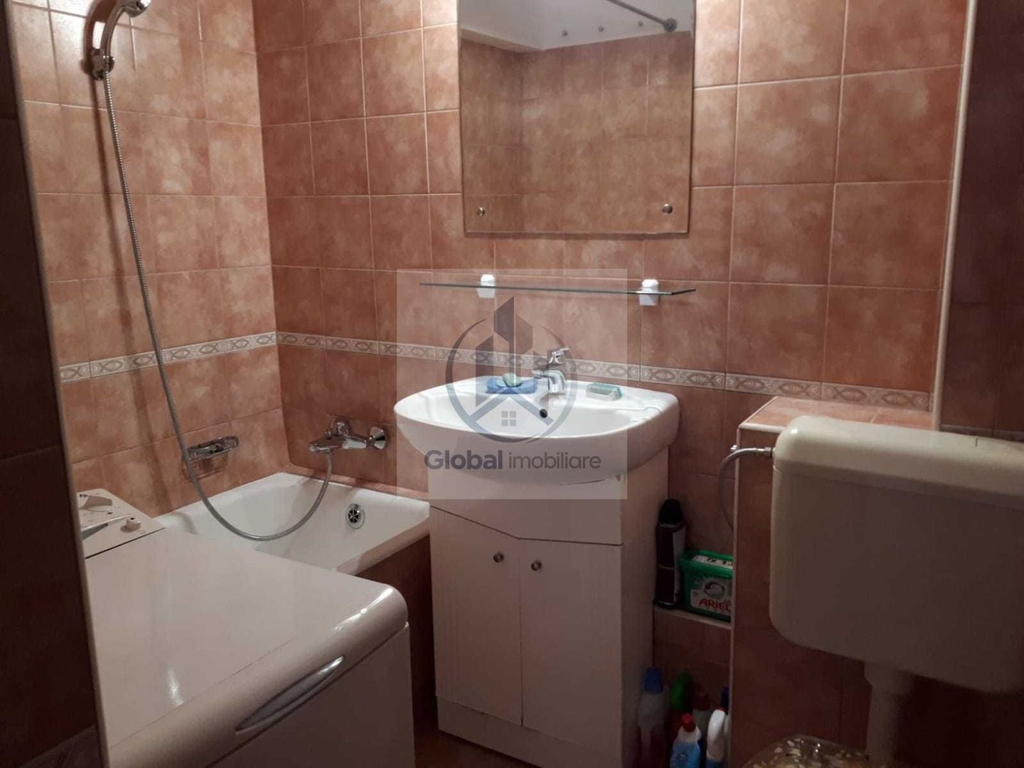 Proprietar inchiriez Ap 2 camere Etaj 3 decomandat Titan - Poză 5