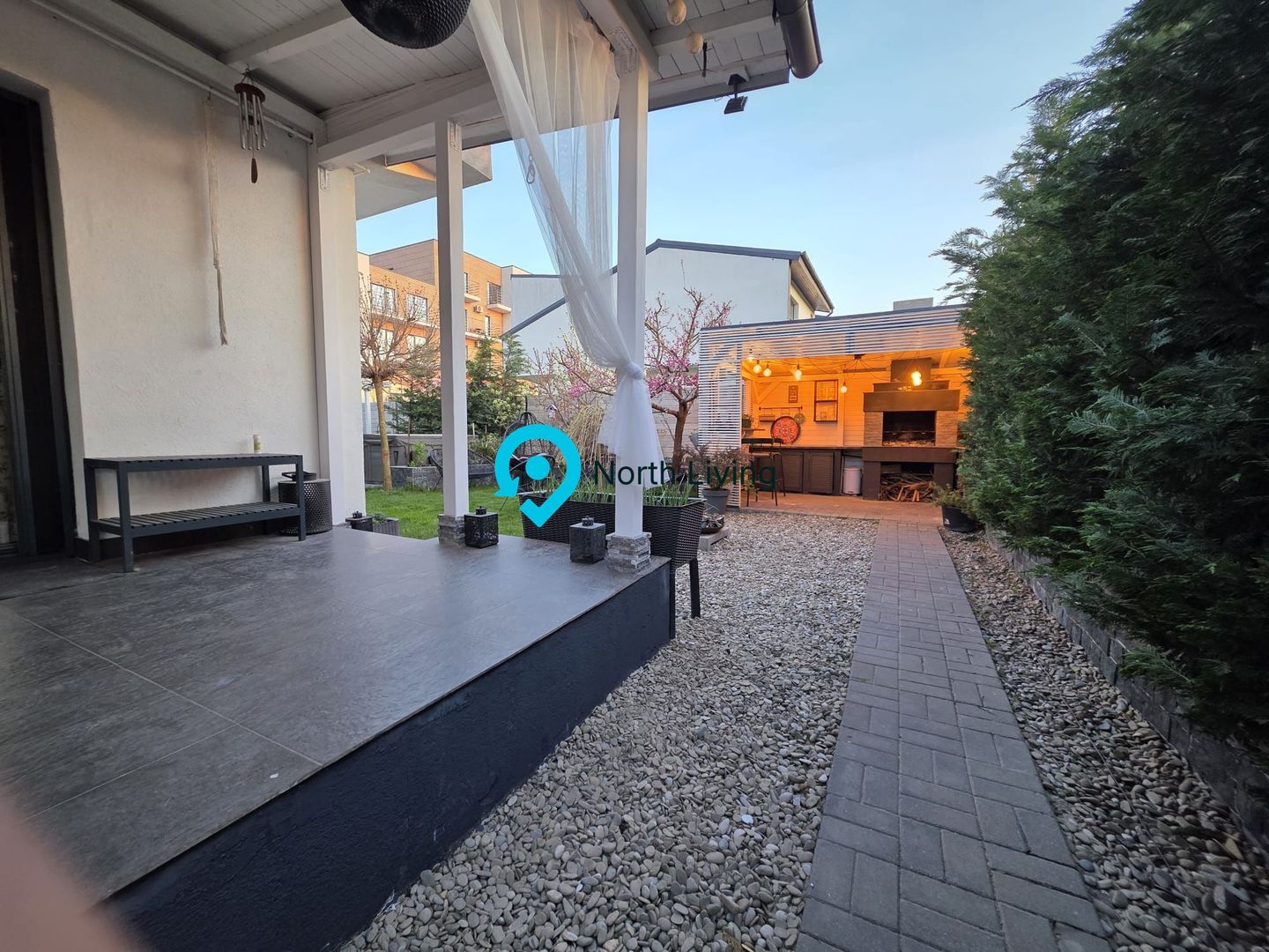 Casa 4 camere + curte 300 mp Tunari - Poză 24