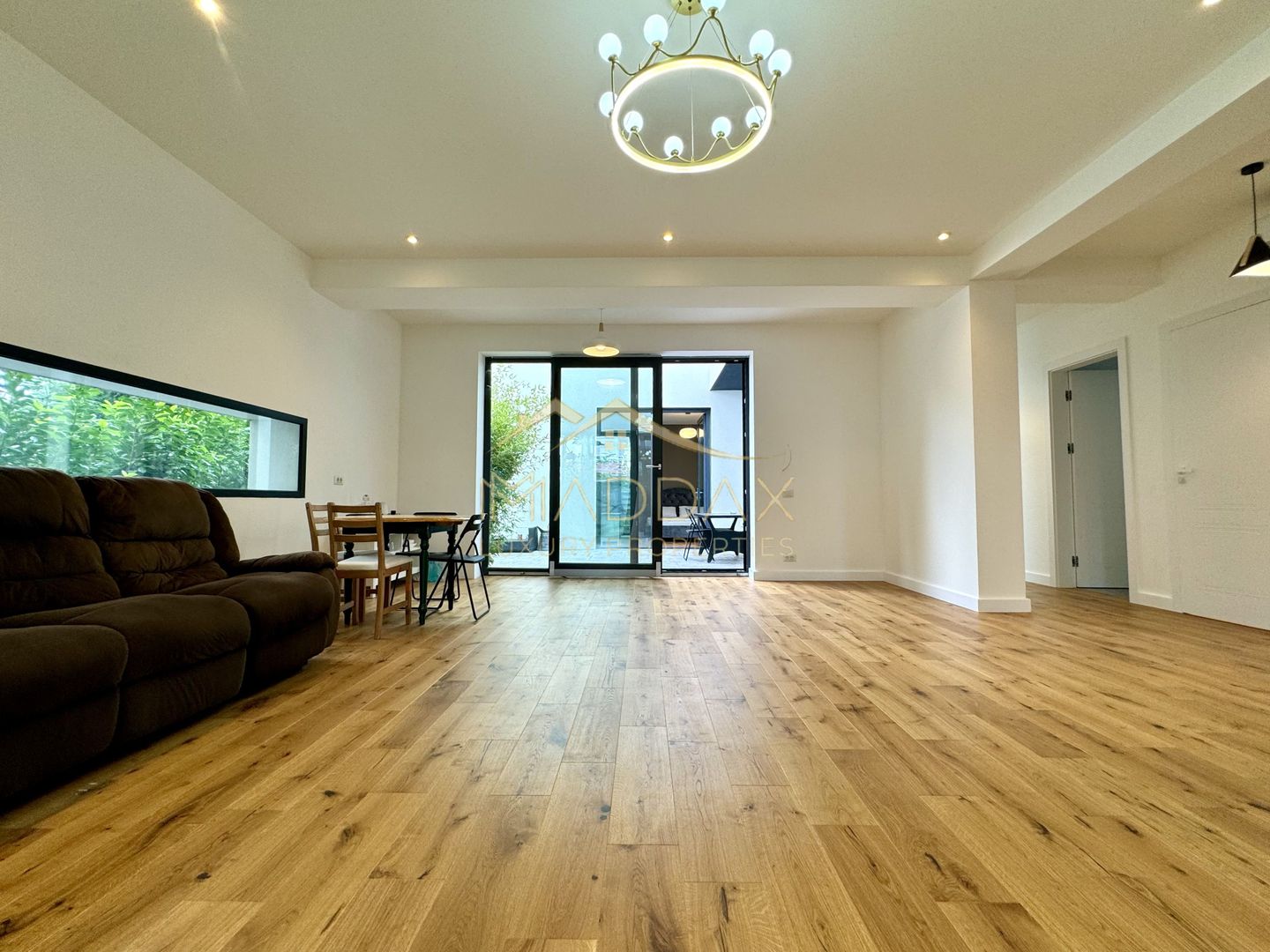 Vila cu 5 camere // * 565 mp gradina* // Tunari - Poză 4