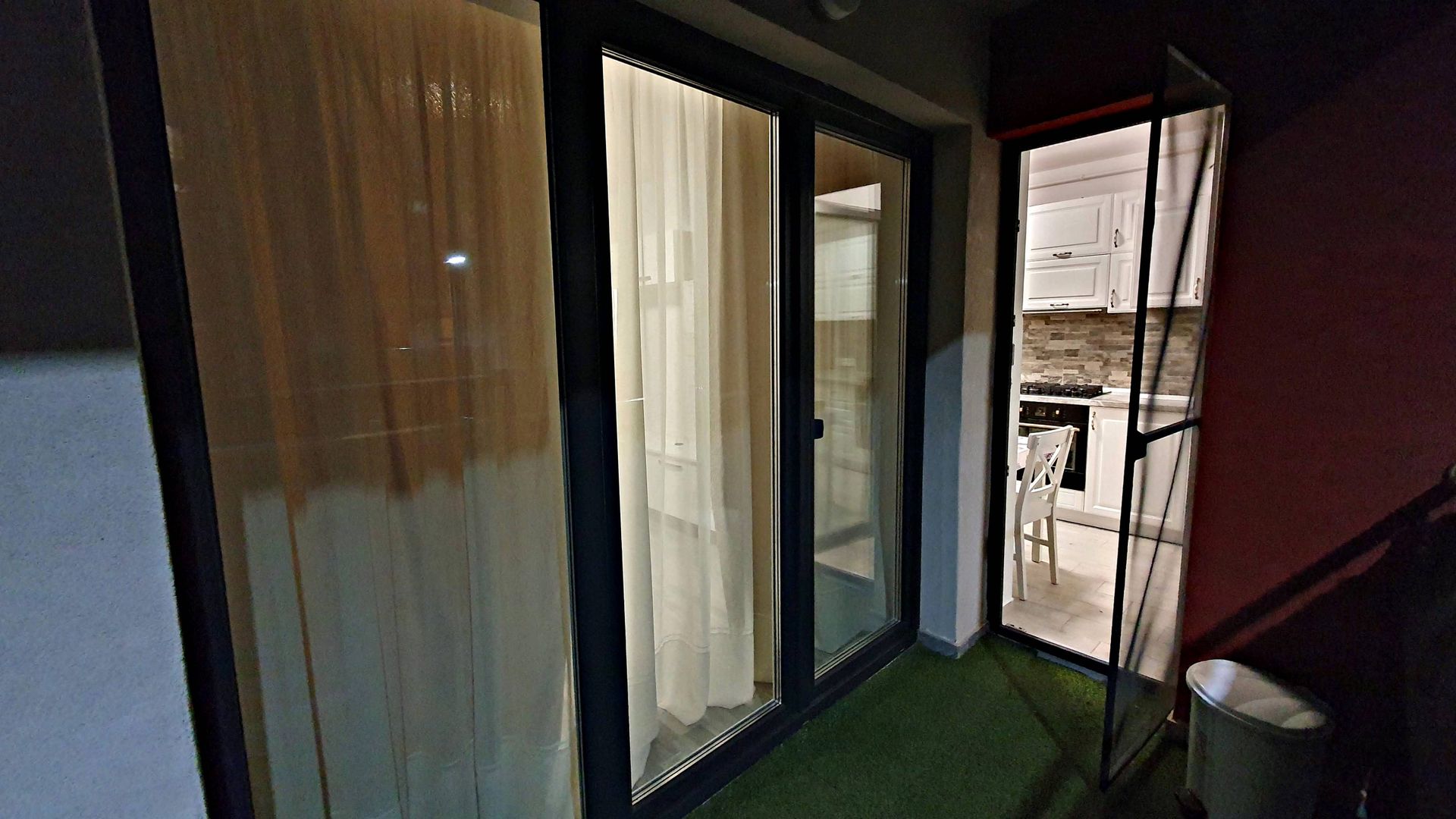 Coresi -Bloc Maurer M9, etajul 1, mobilat, parcare - Poză 7