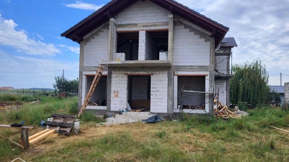 Casa la rosu, P+E, sat Alunis, comuna Frumuseni - Poză 1