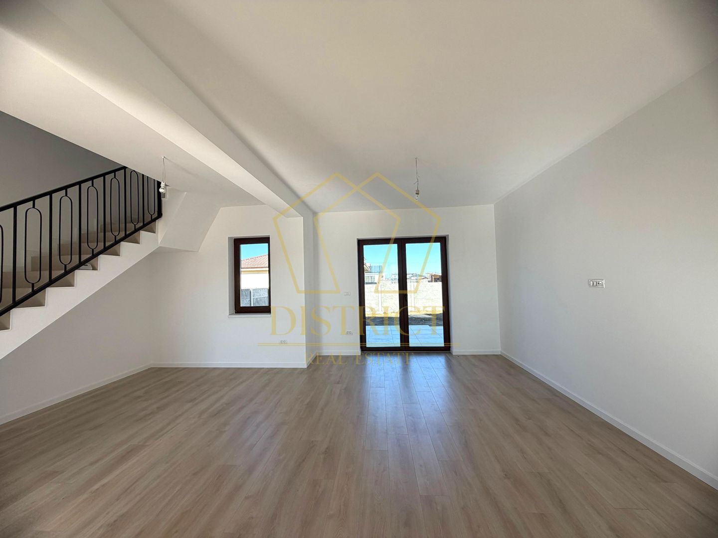 Duplex modern cu 3 camere despartit prin camera tehnica I Mosnita Noua - Poză 1