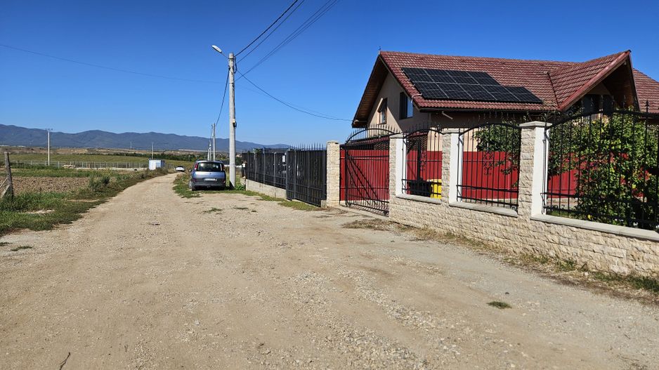 Feldioara,teren casa intravilan, utilitati in fata - Poză 1