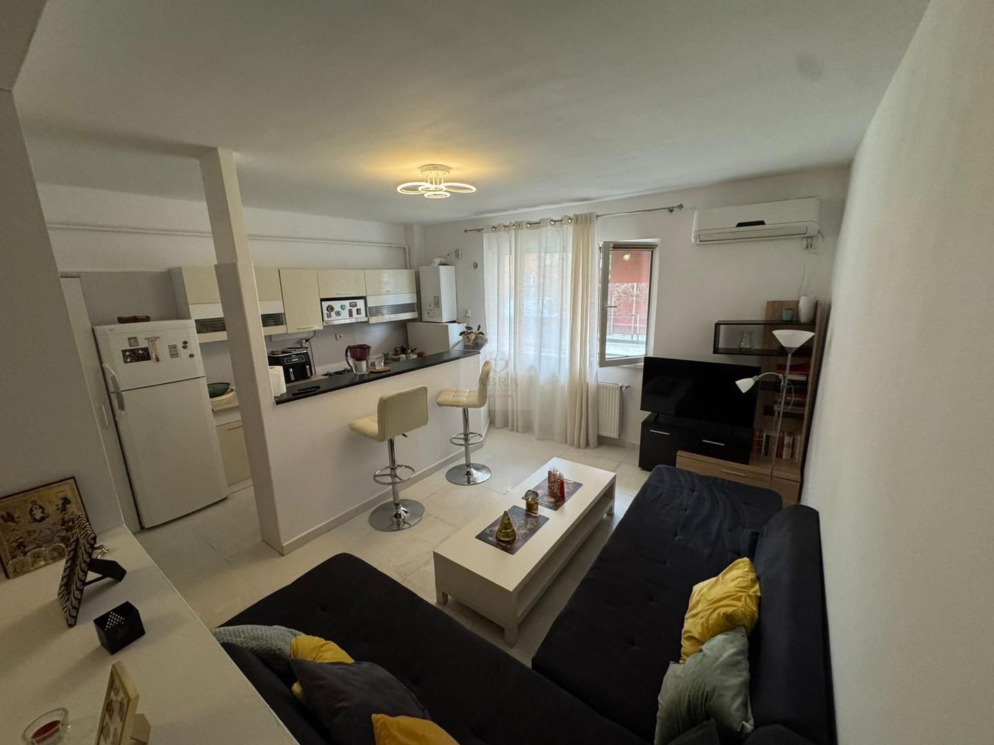 Apartament de vanzare cu parcare metrou - Poză 2