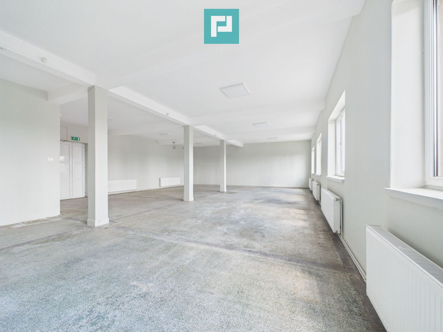 Clădire P+E cu parcare si platformă betonată 700mp - Poză 8