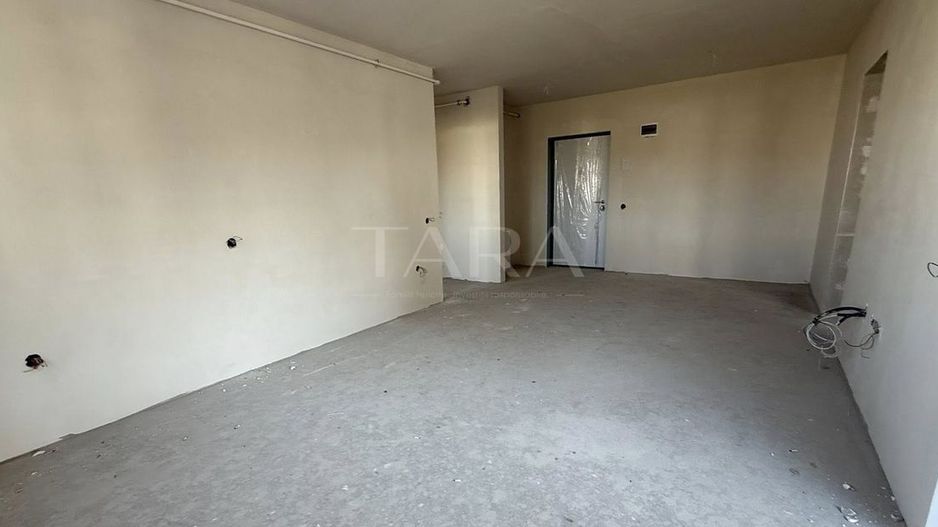 Apartament cu 3 camere semi-finisat în zona Eroilor, Florești. - Poză 3