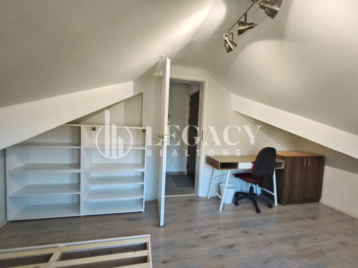 Apartament READY TO MOVE la mansardă, cu balcon și boxă de depozitare - Poză 7