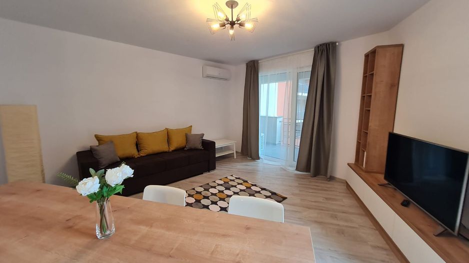 Lux la 10 minute de Iulius Town - Poză 3