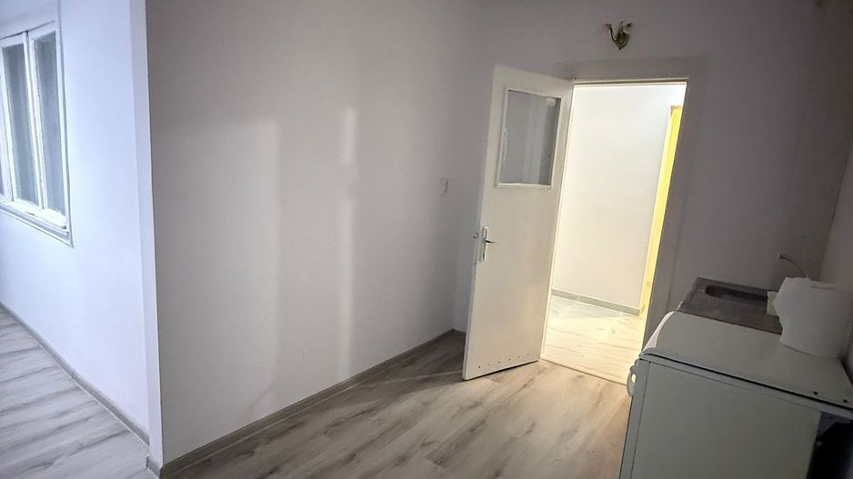 De vanzare apartament cu 2 camere, etaj 4/4, recent renovat, 33.000 euro - Poză 2