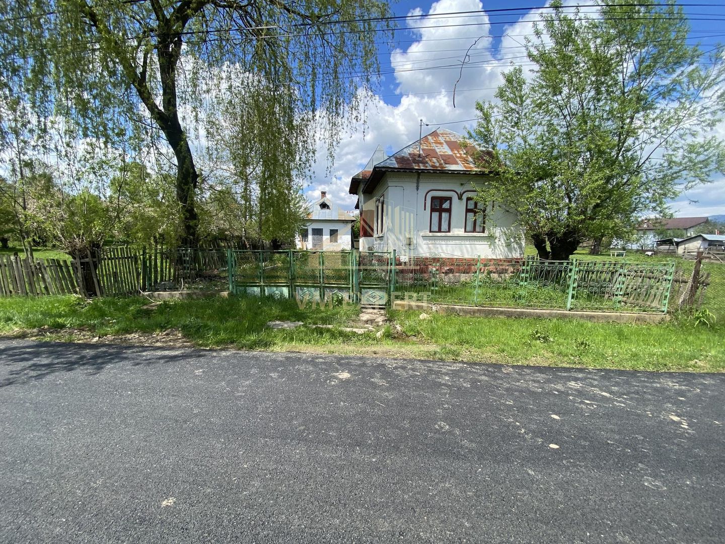 CASA CU TEREN 4000 MP, LA 5 MINUTE DE CENTRU CAMPULUNG - Poză 1