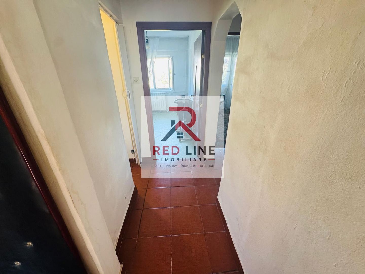 Apartament 3 camere, decomandat,etaj 4 (zona centrala Hotel Traian) - Poză 5