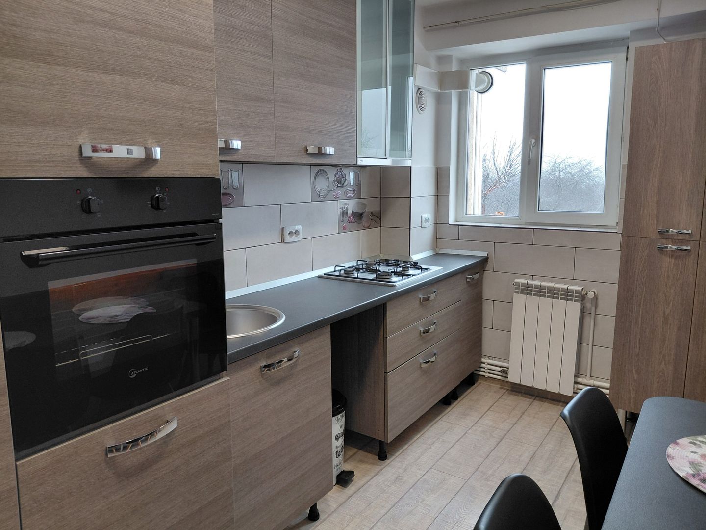 Apartament 4 camere de închiriat – Micro 20,et 1,mobilat si utilat - Poză 5