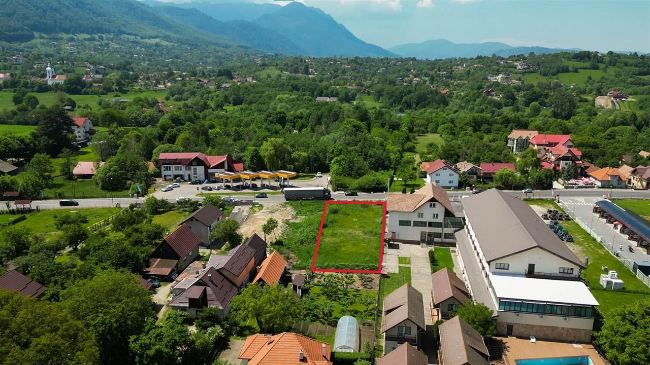 Teren intravilan,cu utilitati, front stradal apreciabil - Poză 2