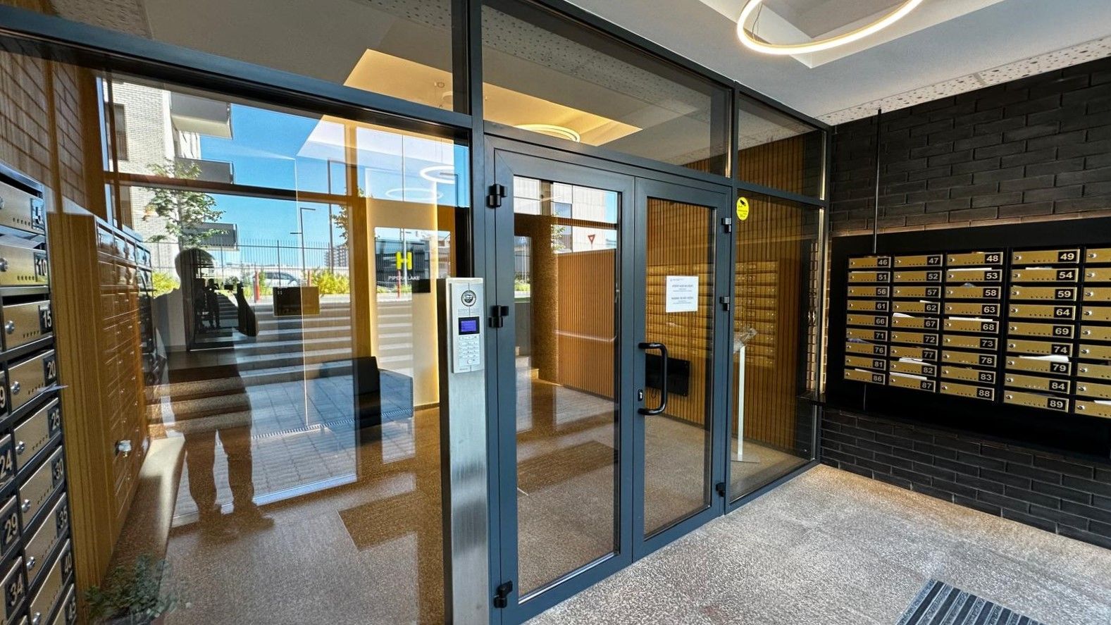 Studio Dublu Superb cu Terasa Generoasa H Pipera Lake - Poză 12