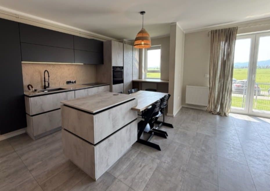 Apartament 2,5 camere chic cu grădină balcon vitrat și mobilier premium - Poză 2