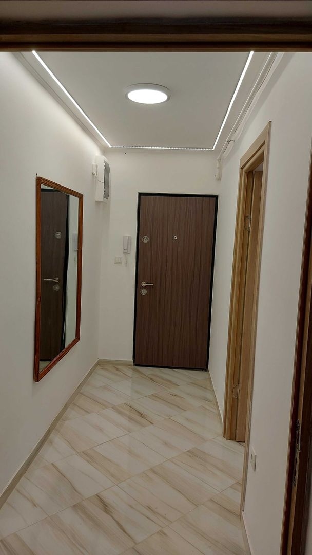 Vand apartament cu 3 camere la intrarea in Micro 17 Satu Mare - Poză 2