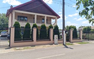 Vila impozanta in zona linistita la 15 minute de capitala! - Poză 1