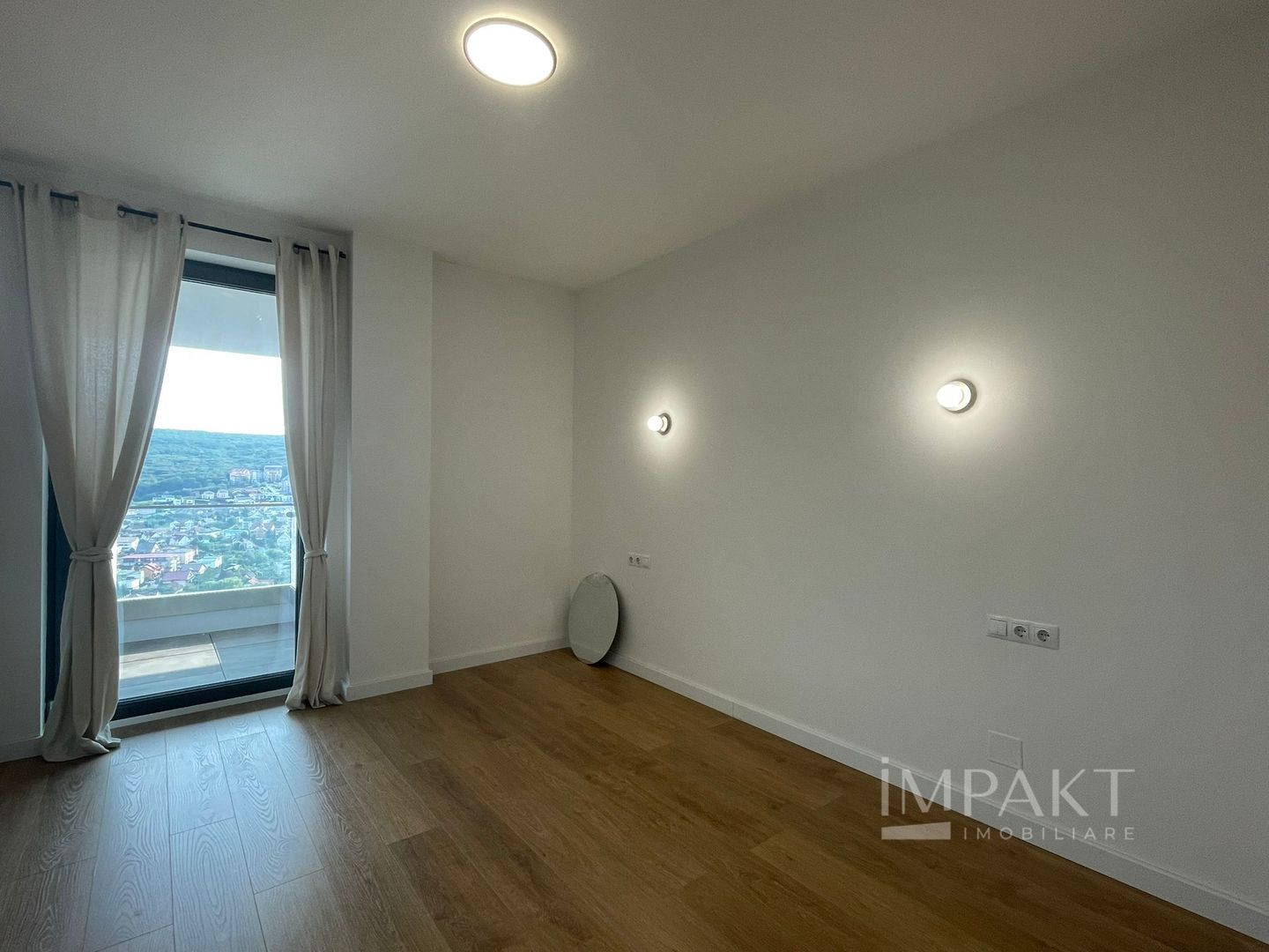 Apartament 2 Camere Nemobilat, Ideal pentru Birouri - Poză 4