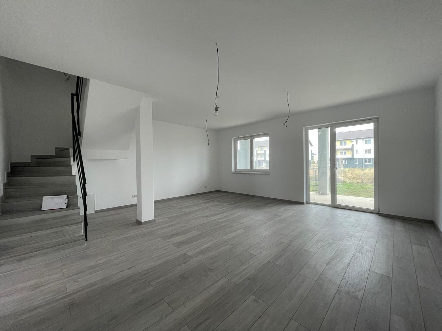 Duplex in  4 camere si 3 bai la cheie - Calea Urseni - Poză 1