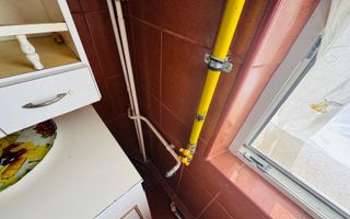 Apartament 3 camere, decomandat,etaj 4 (zona centrala Hotel Traian) - Poză 4