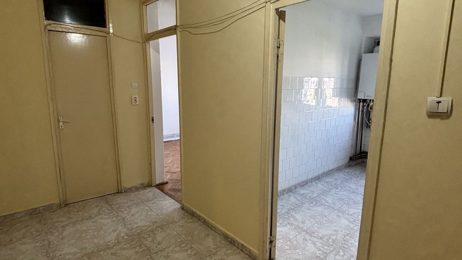 Decomandat si spatios aproape de Spitalul Judetean - Poză 8