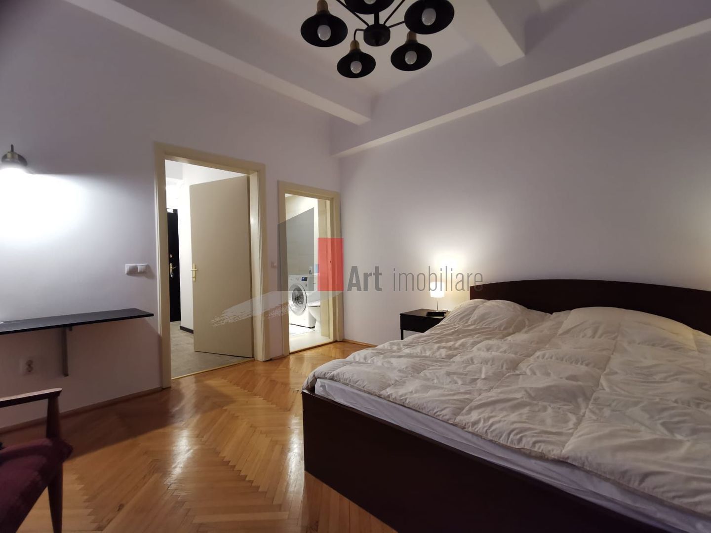 Garsoniera "VALENTA",  vedere "SPLENDIDA"  Piata Universitatii - Poză 6