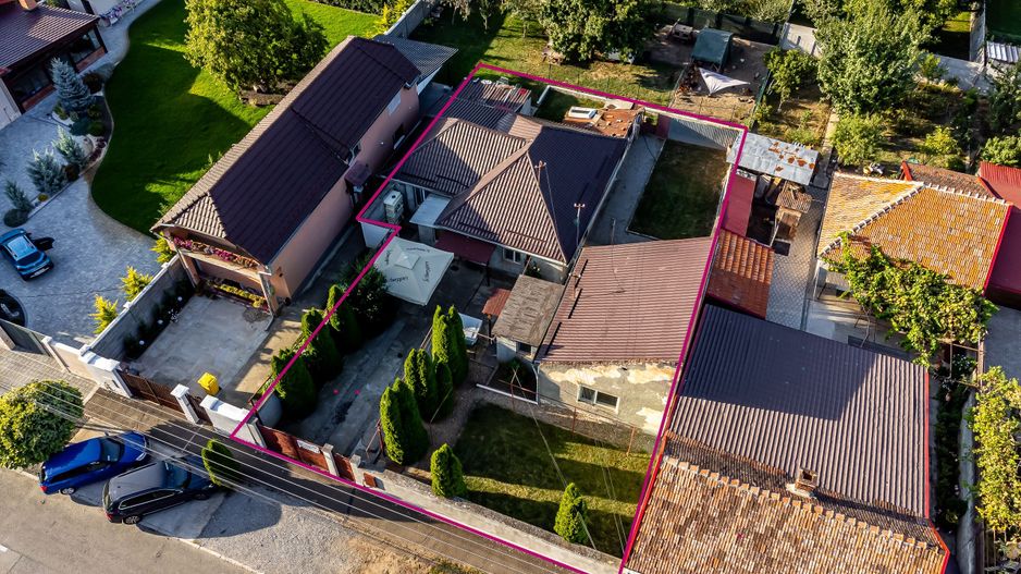 Casă cu teren generos în Poltura - Poză 1