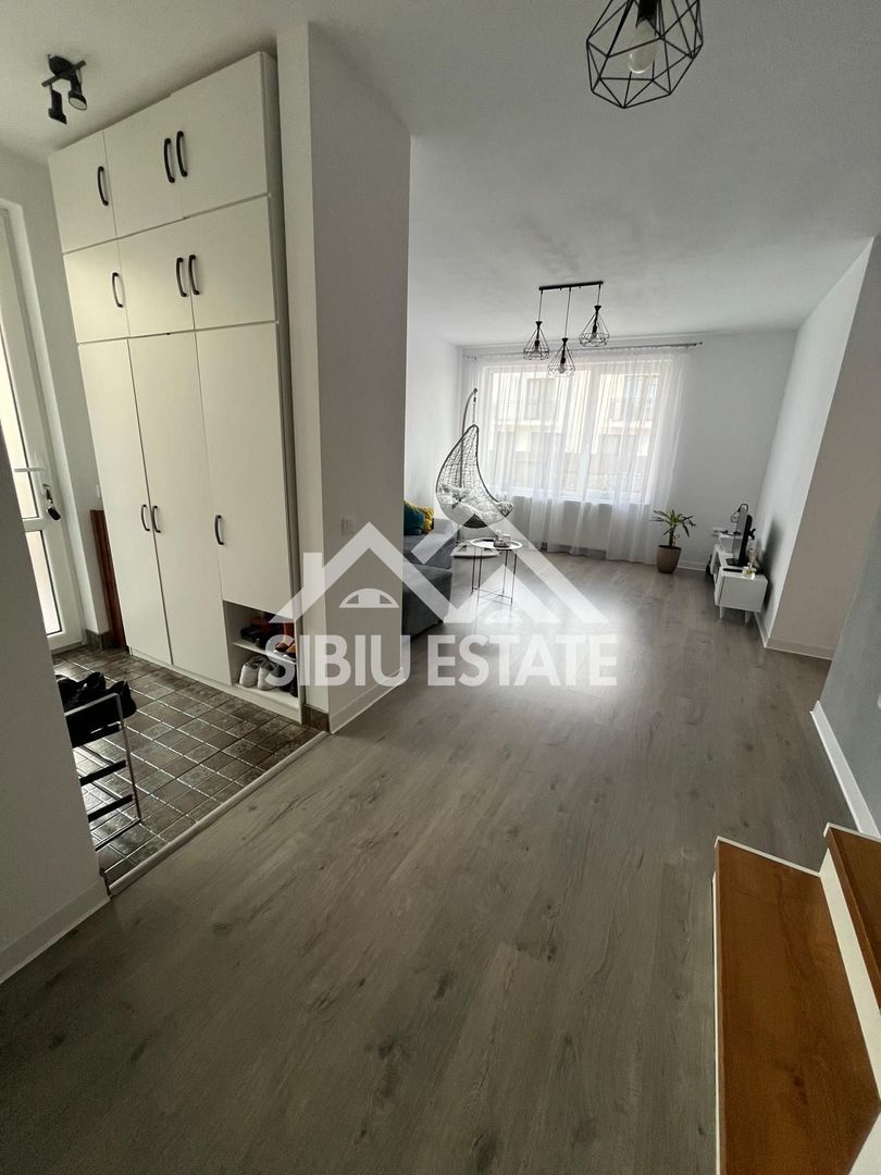 Casa cvadruplex de vanzare 4 camere, curte proprie - Poză 2