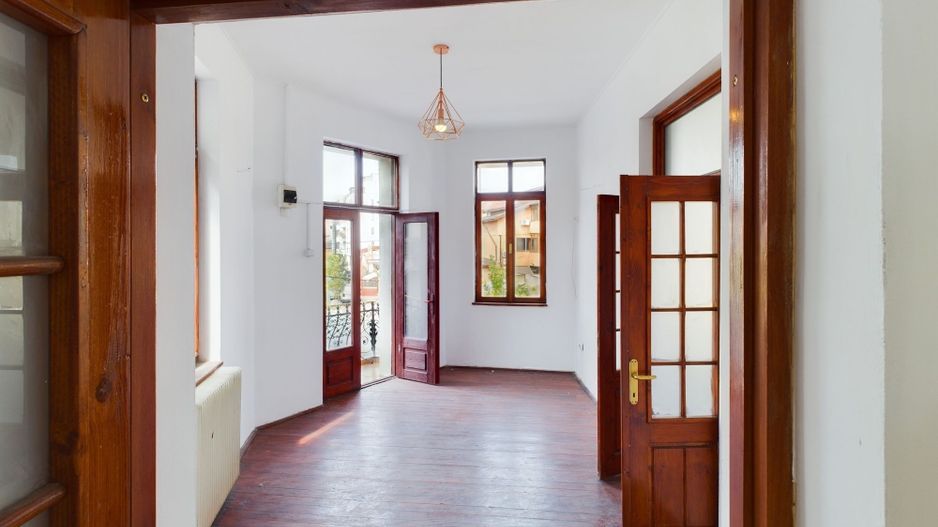 Casa individuala la 6 minute  de Piata Unirii - Poză 12