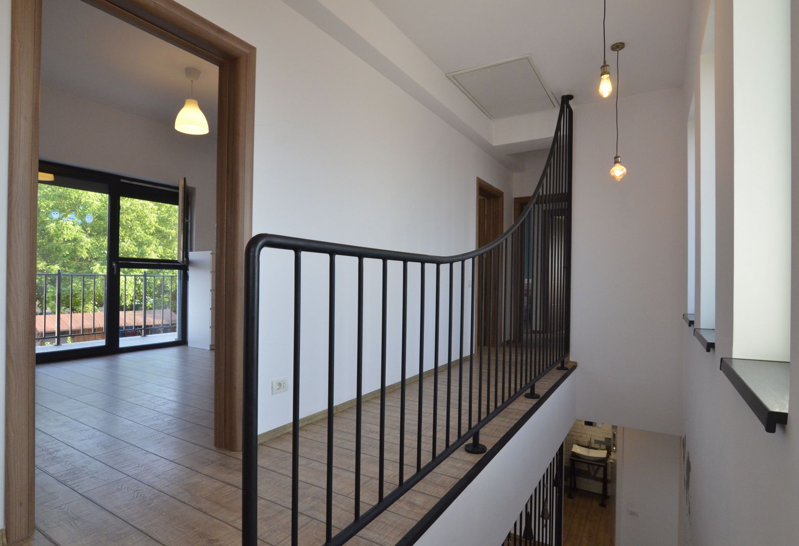 Inchiriem vila spatioasa singur in curte zona Tunari - Poză 13