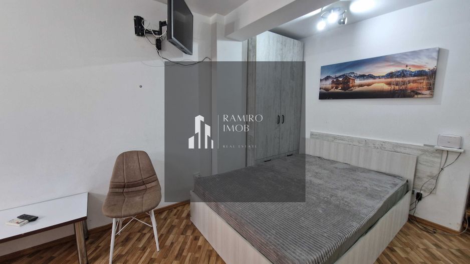 GARSONIERA 30MP, EROII REVOLUTIEI - Poză 3