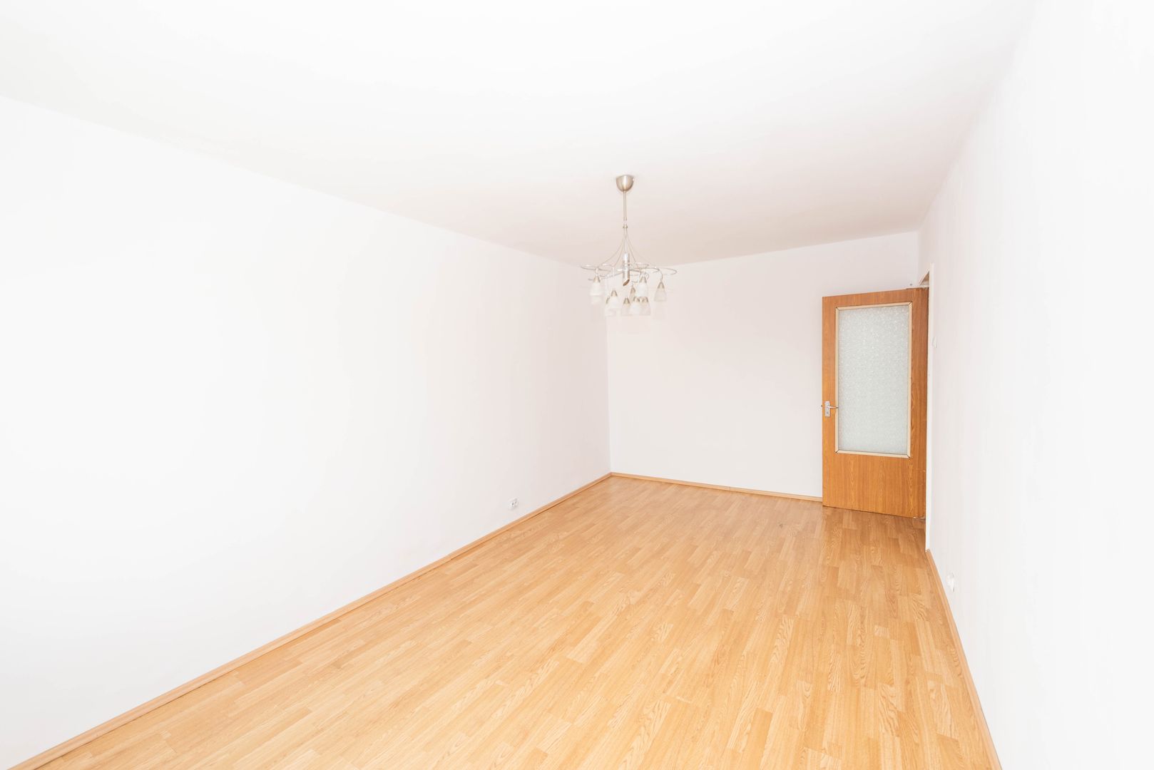 Apartament 3 camere 1980 decomandat Crangasi 2 bai loc parcare - Poză 7